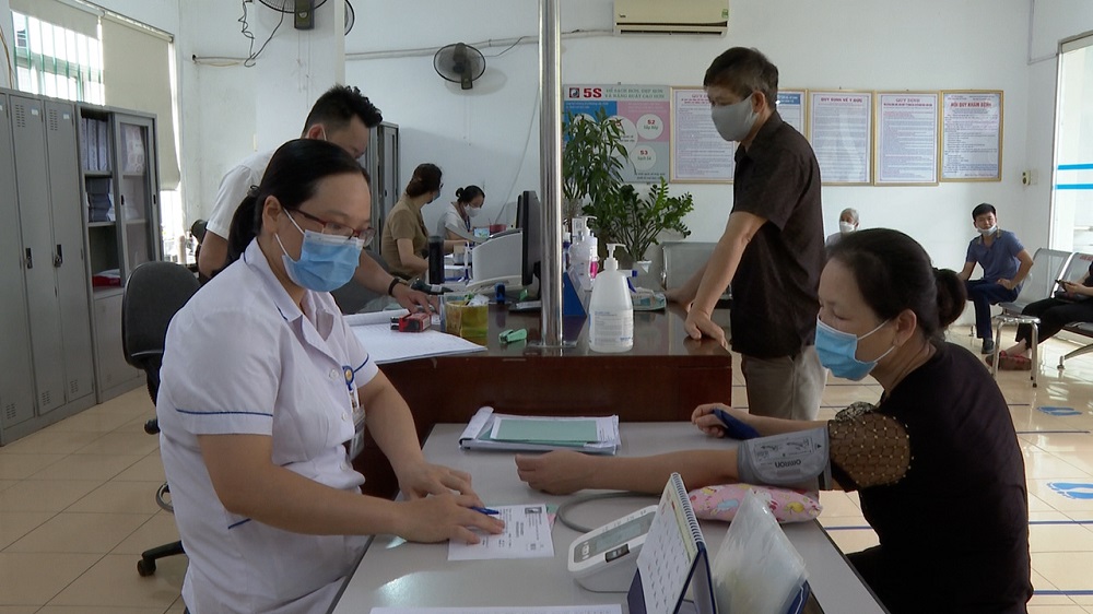 Thực hiện khám chữa bệnh BHYT tại Bệnh viện Y học cổ truyền tỉnh Cao Bằng. Ảnh: Trọng Thụ