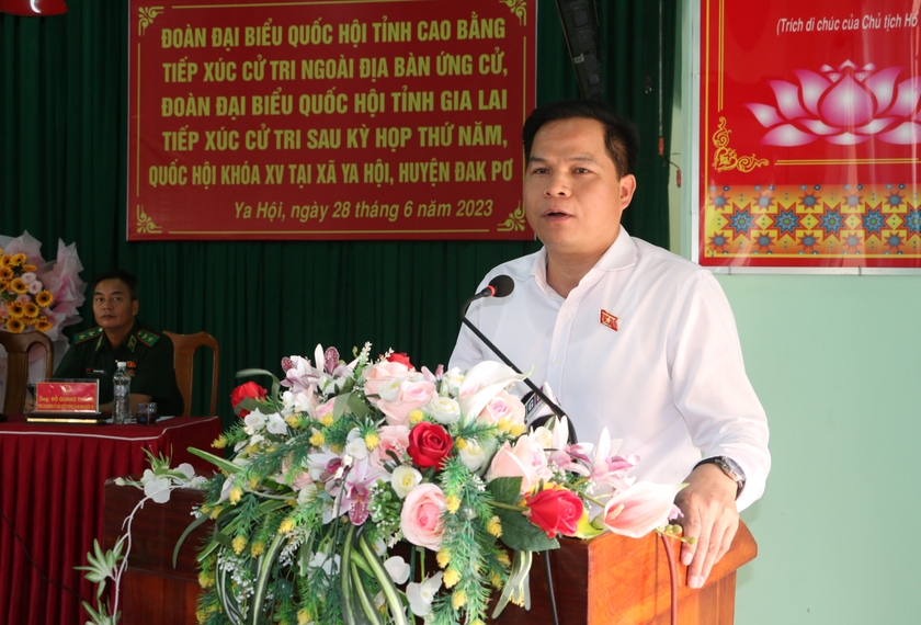 Phó trưởng đoàn chuyên trách Đoàn đại biểu Quốc hội tỉnh Bế Minh Đức phát biểu tại Hội nghị TXCT