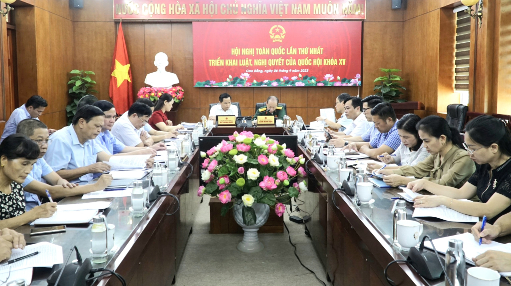 Các đại biểu dự hội nghị tại điểm cầu Cao Bằng.