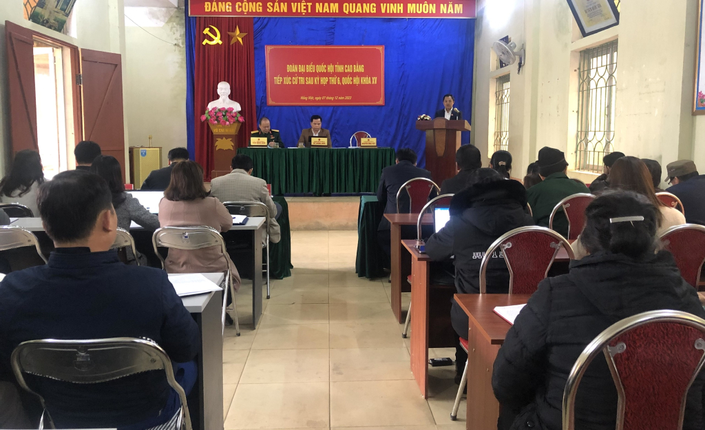 Đoàn đại biểu Quốc hội tiếp xúc cử tri tại huyện Hòa An.