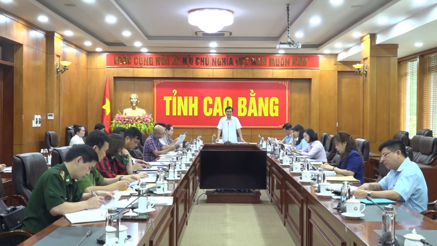 Trưởng Ban Pháp chế HĐND tỉnh Nông Văn Tuân chủ trì hội nghị thẩm tra