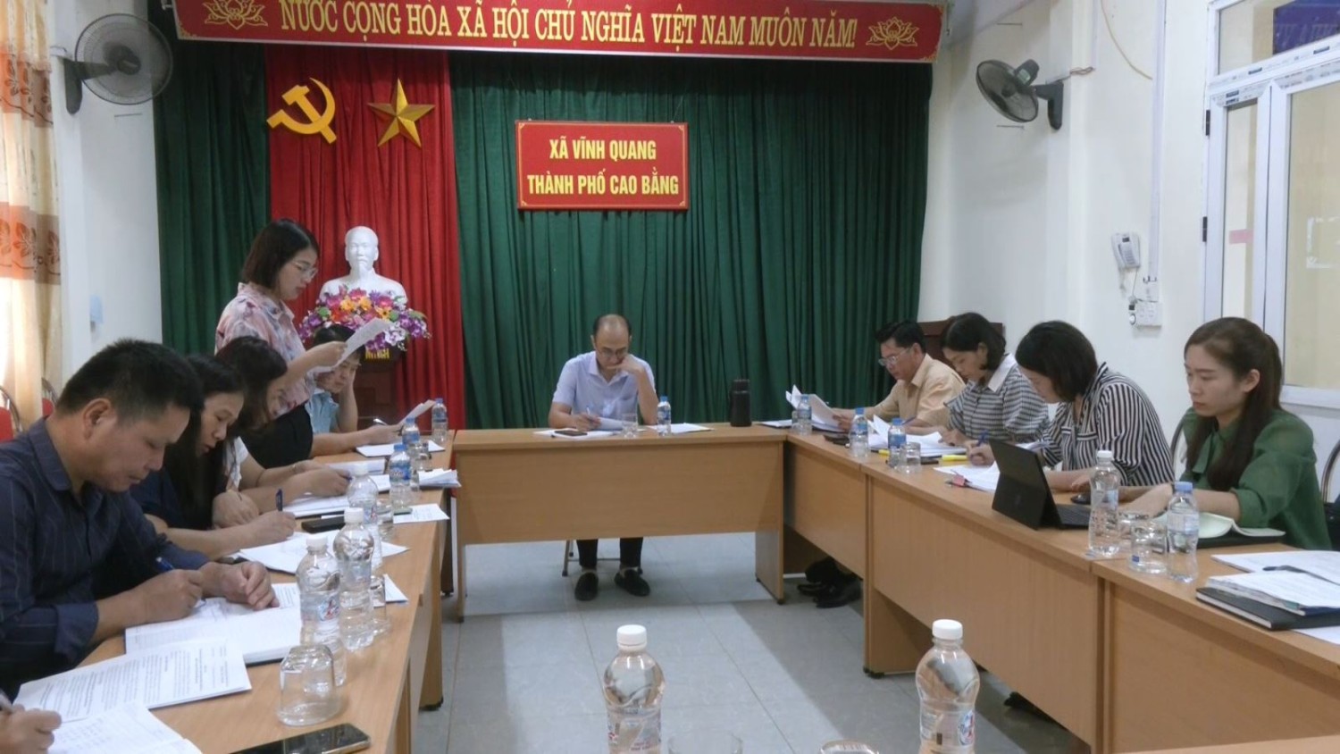 Đoàn giám sát Ban Kinh tế - Xã hội HĐND thành phố Cao Bằng giám sát tại xã Vĩnh Quang.