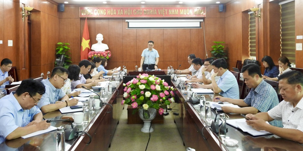 Trưởng Ban Văn hóa - Xã hội Hội đồng nhân dân tỉnh Nông Hải Lưu phát biểu tại hội nghị