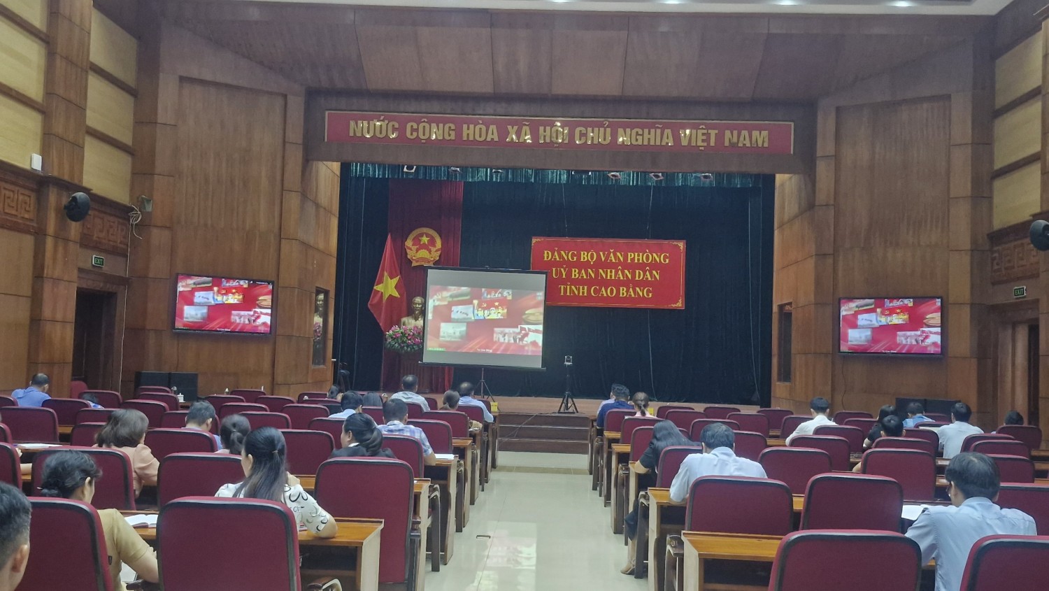 Đảng ủy Văn phòng Đoàn ĐBQH &HĐND tỉnh tham gia Hội nghị trực tuyến toàn quốc