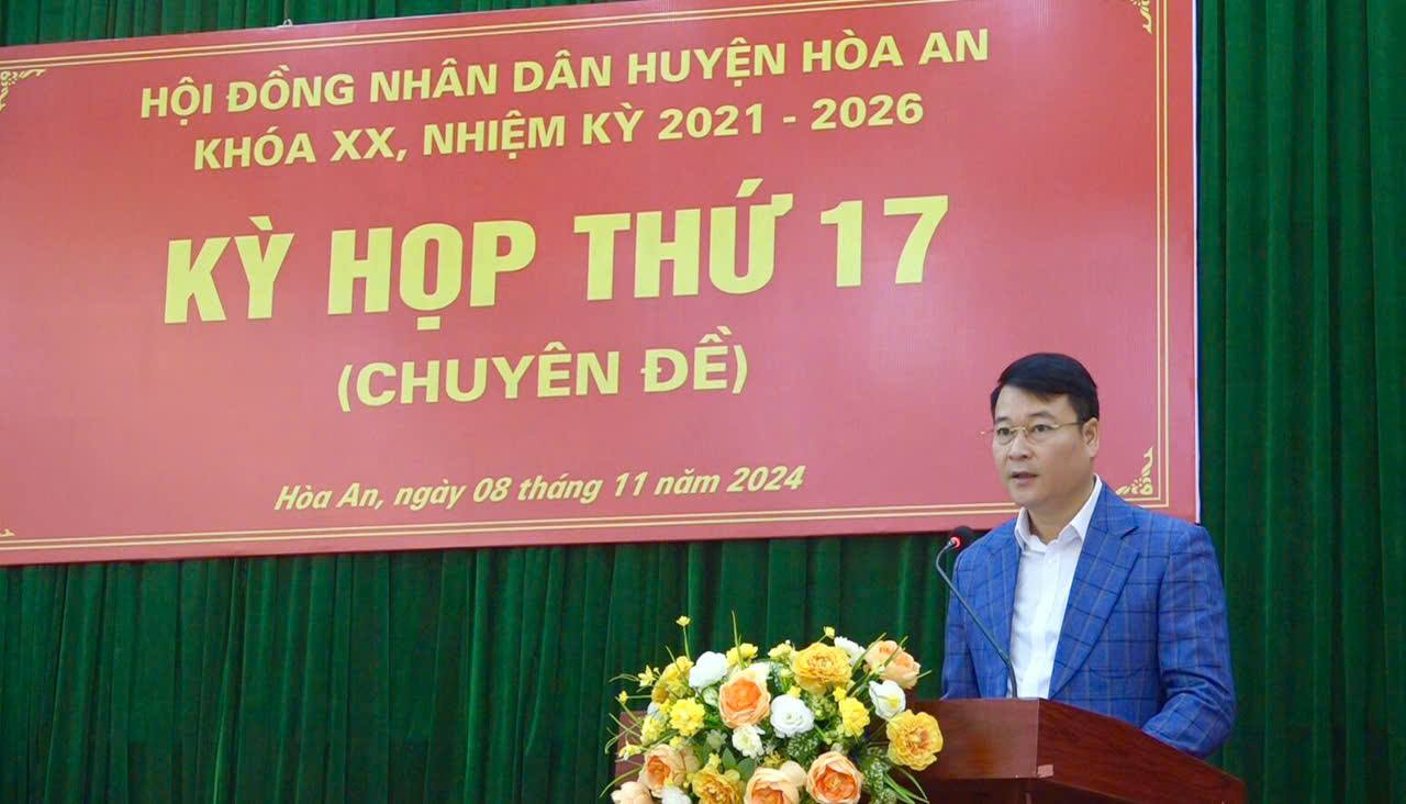 Đồng chí Nguyễn Quốc Trung, Tỉnh ủy viên, Bí thư Huyện ủy phát biểu chỉ đạo tại Kỳ họp.