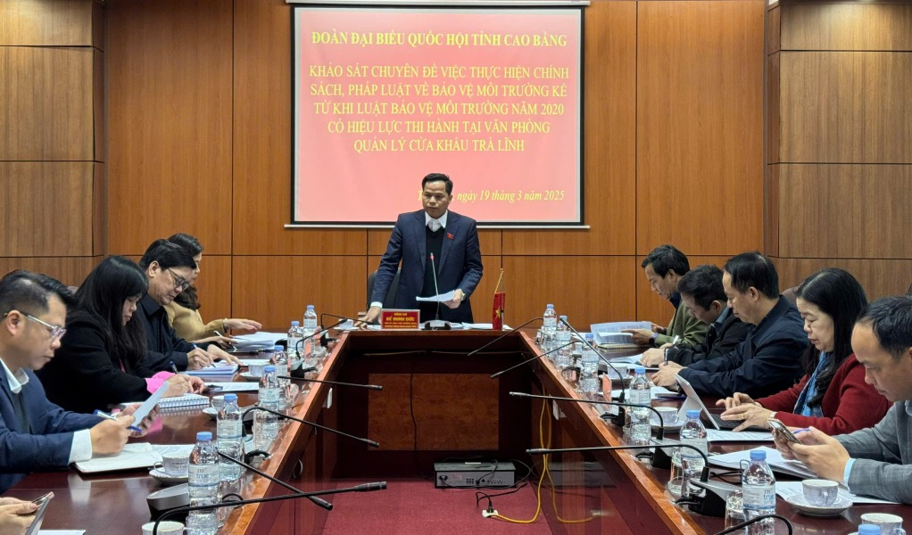 Phó Trưởng đoàn chuyên trách Đoàn đại biểu Quốc hội tỉnh Bế Minh Đức phát biểu kết luận buổi khảo sát.
