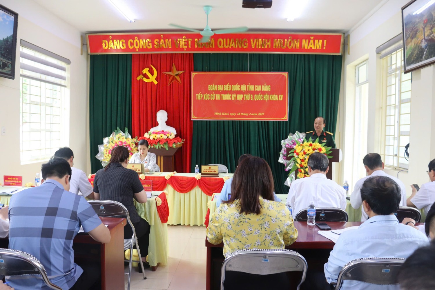Toàn cảnh hội nghị TXCT trước Kỳ họp thứ 9, Quốc hội khóa XV tại xã Minh Khai, huyện Thạch An