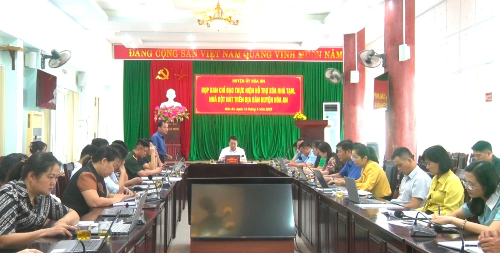 Phó Chủ tịch HĐND tỉnh Nông Thanh Tùng phát biểu chỉ đạo cuộc họp.