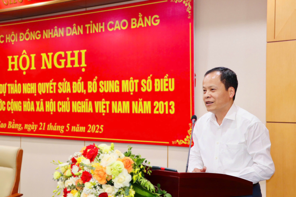 Đồng chí Nông Thanh Tùng, Ủy viên BTV Tỉnh ủy, Phó Chủ tịch Thường trực HĐND tỉnh phát biểu khai mạc hội nghị
