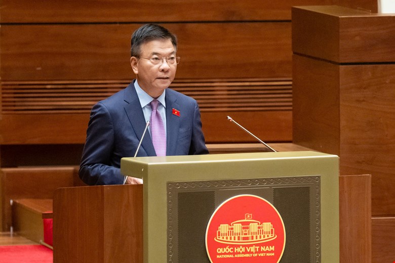 Phó Thủ tướng Chính phủ Lê Thành Long trình bày Tờ trình dự án Luật Khoa học, công nghệ và đổi mới sáng tạo