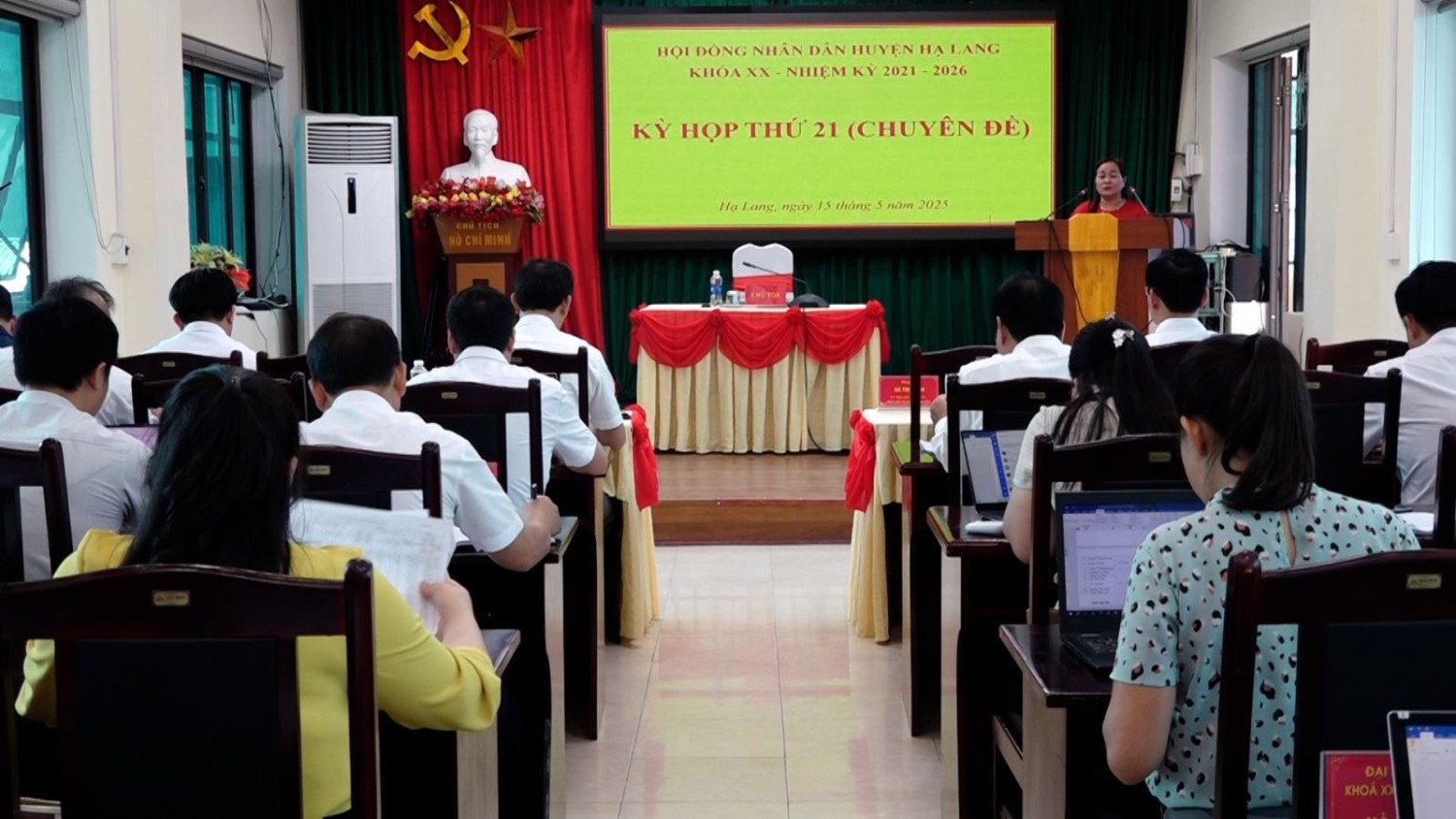 Kỳ họp thứ 21 HĐND huyện Hạ Lang khóa XX, nhiệm kỳ 2021 - 2026.