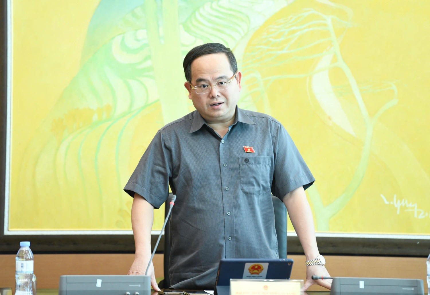 Đồng chí Quản Minh Cường – Bí thư Tỉnh ủy, Trưởng Đoàn ĐBQH tỉnh Cao Bằng chủ trì phiên thảo luận Tổ 8