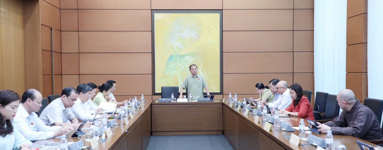 Đồng chí Quản Minh Cường – Bí thư Tỉnh ủy, Trưởng Đoàn ĐBQH tỉnh Cao Bằng chủ trì phiên thảo luận Tổ 8