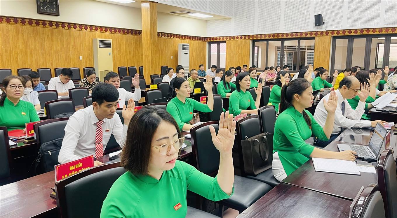 Biểu quyết thông qua Nghị quyết kỳ họp thứ 22,  HĐND Thành phố khóa XXII, nhiệm kỳ 2021-2026
