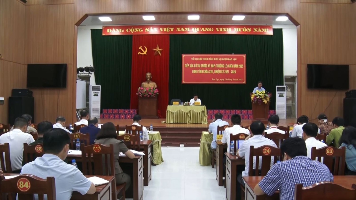 Toàn cảnh hội nghị TXCT tại thị trấn Bảo Lạc