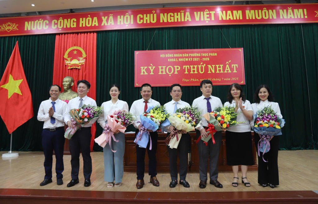 Thường trực HĐND phường Thục Phán, khóa I, nhiệm kỳ 2021 - 2026 ra mắt.