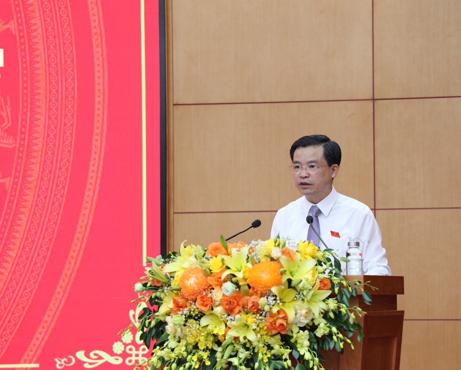 Chủ tịch HĐND tỉnh Bế Thanh Tịnh phát biểu khai mạc kỳ họp