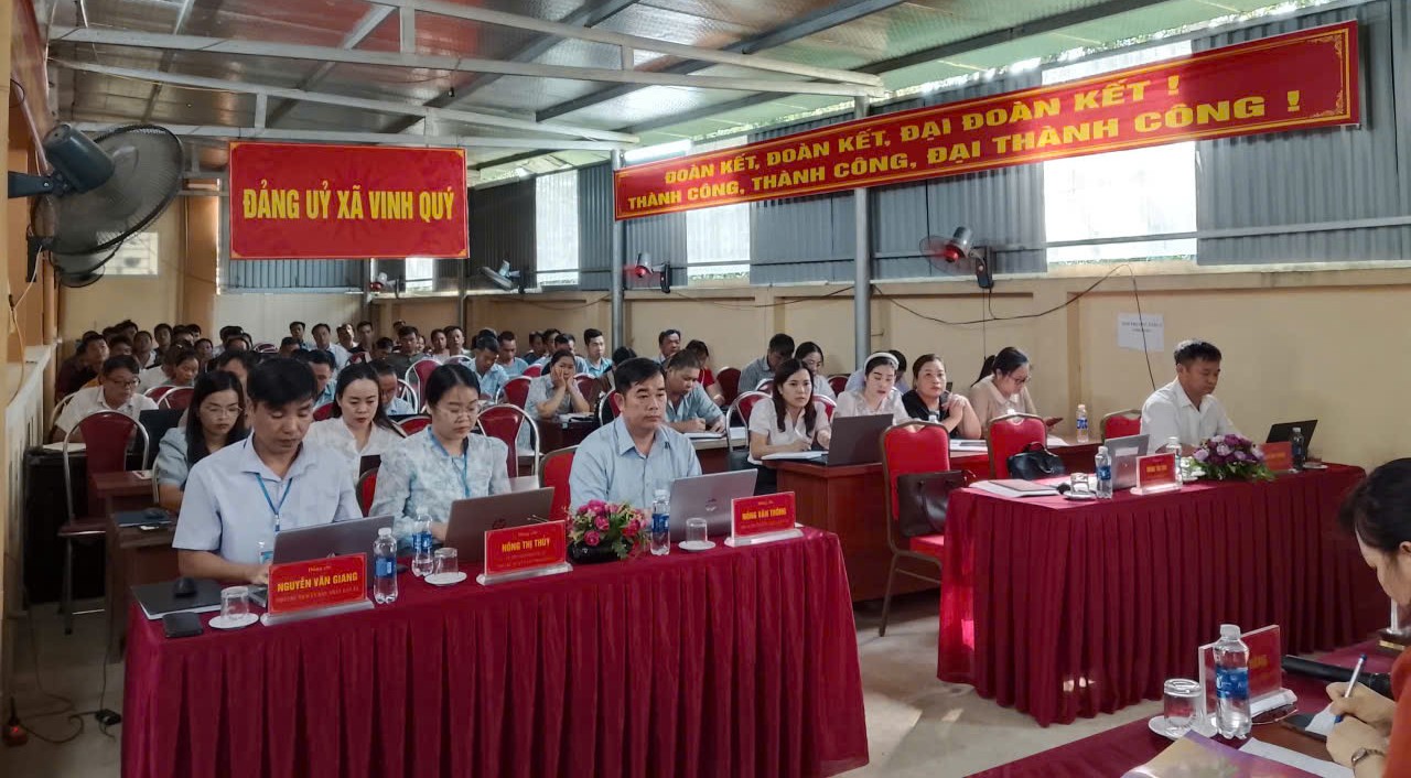 Các đại biểu dự hội nghị TXCT tại xã Vinh Quý