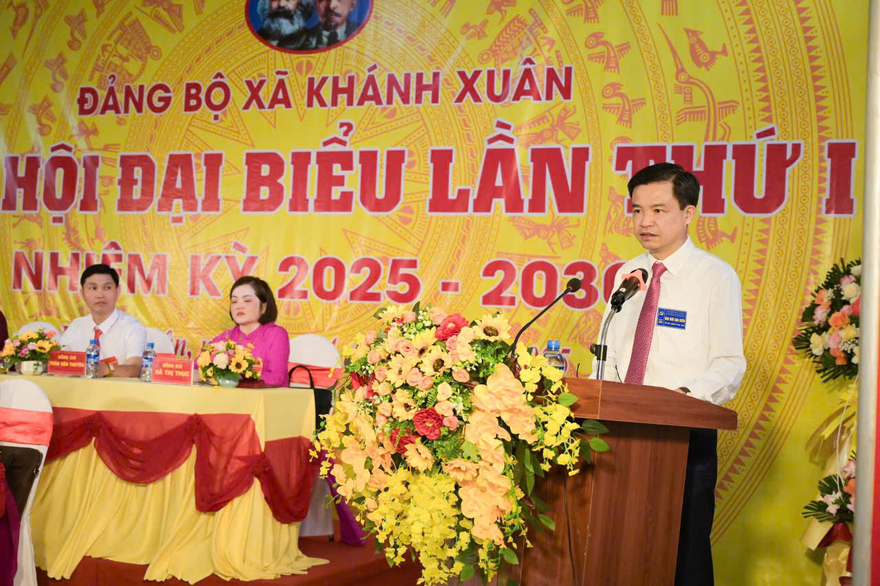 Đồng chí Bế Thanh Tịnh, Ủy viên Ban Thường vụ Tỉnh ủy, Chủ tịch HĐND tỉnh phát biểu chỉ đạo tại đại hội