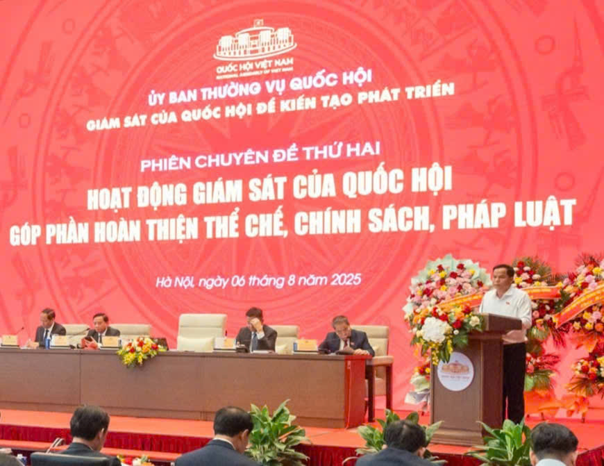 Phó Trưởng đoàn chuyên trách Đoàn ĐBQH tỉnh Cao Bằng Bế Minh Đức phát biểu tại diễn đàn