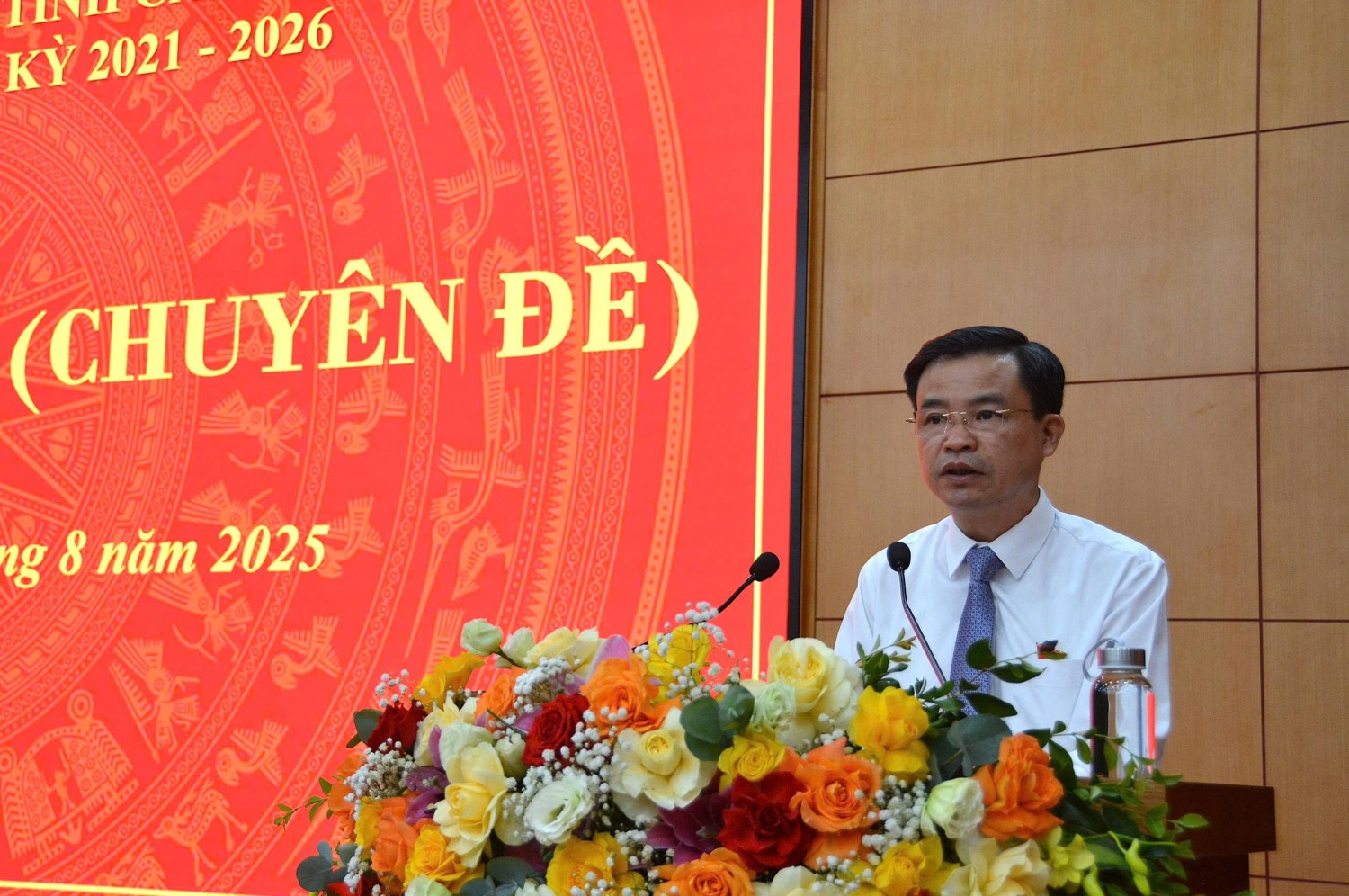 Đồng chí Bế Thanh Tịnh, Ủy viên Ban Thường vụ Tỉnh ủy,  Chủ tịch HĐND tỉnh phát biểu khai mạc kỳ họp