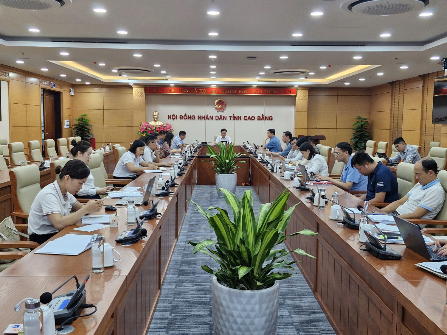 Các đảng viên  dự hội nghị tại điểm cầu Đảng bộ HĐND tỉnh