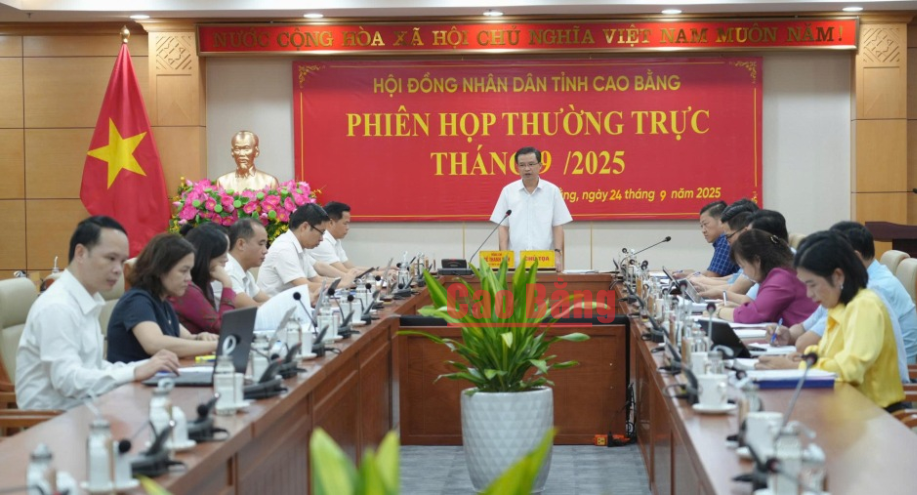 Toàn cảnh phiên họp Thường trực HĐND tỉnh tháng 9