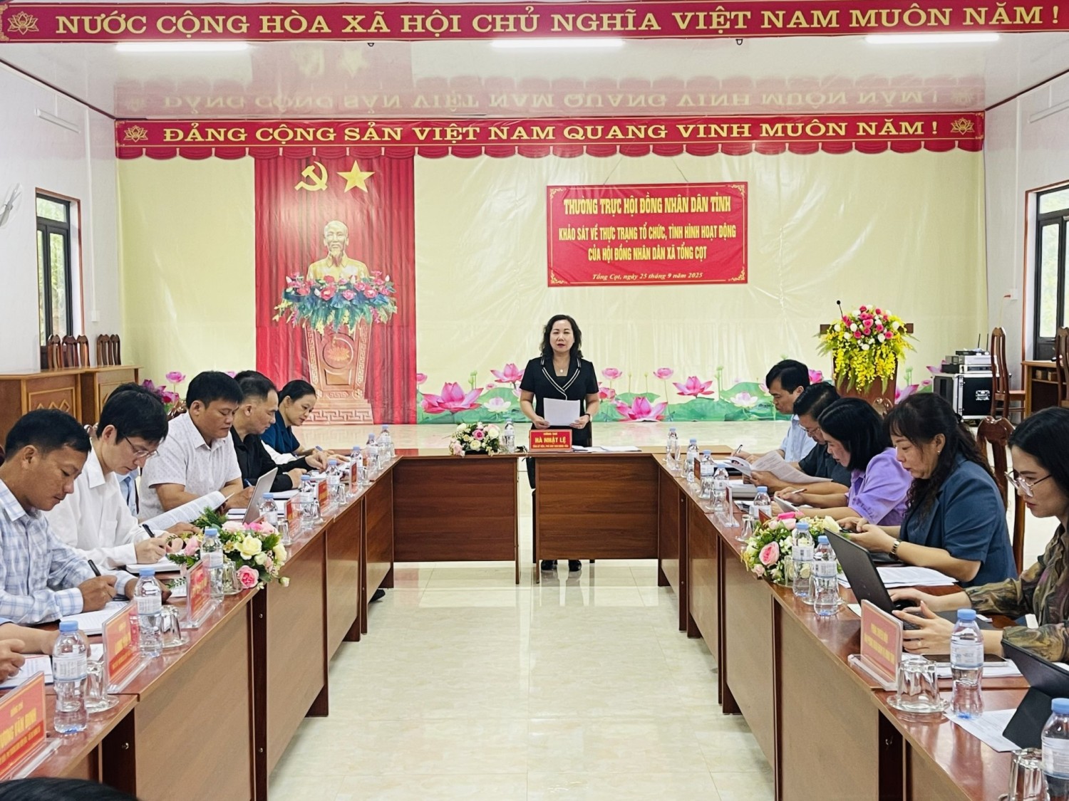 Đoàn khảo sát của Thường trực HĐND tỉnh làm việc tại xã Tổng Cọt