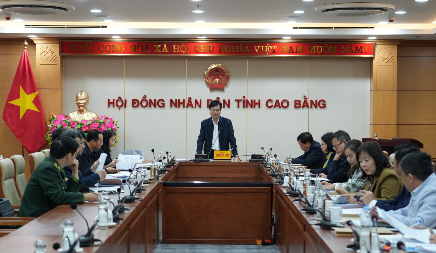 Trưởng Ban Pháp chế HĐND tỉnh Nông Văn Tuân chủ trì cuộc họp