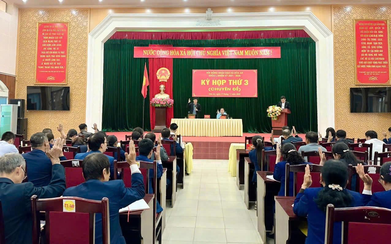 Toàn cảnh kỳ họp HĐND xã Hòa An
