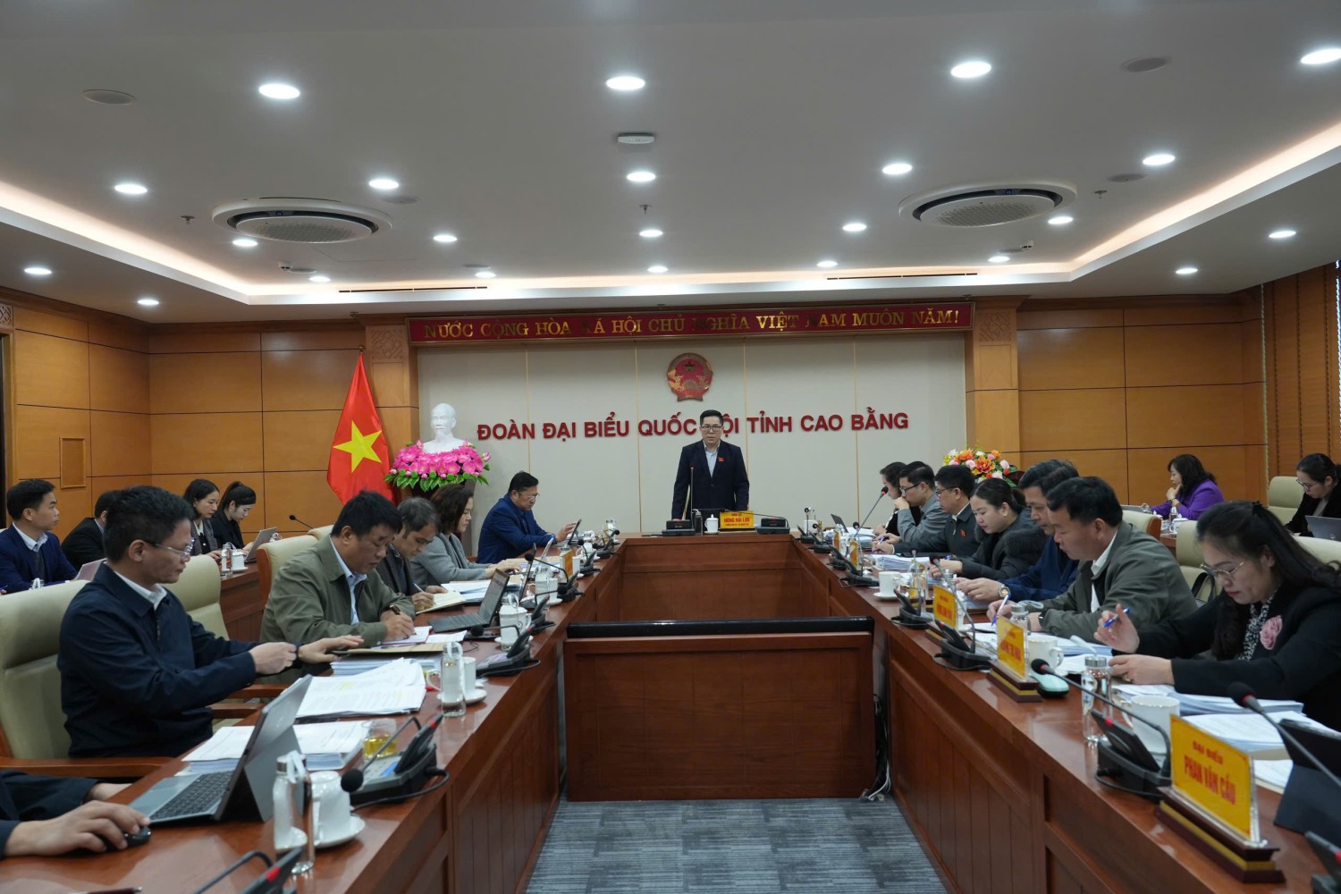 Trưởng Ban Văn hoá - Xã hội HĐND tỉnh Nông Hải Lưu phát biểu tại cuộc họp thẩm tra