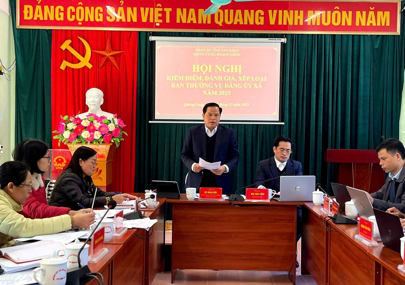 Phó Trưởng đoàn chuyên trách Đoàn Đại biểu Quốc hội Bế Minh Đức phát biểu tại Hội nghị