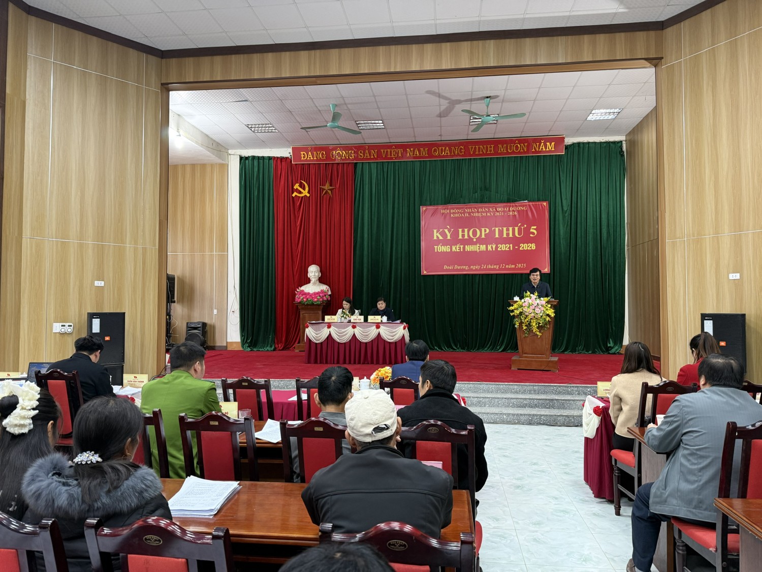 Toàn cảnh kỳ họp HĐND xã Đoài Dương