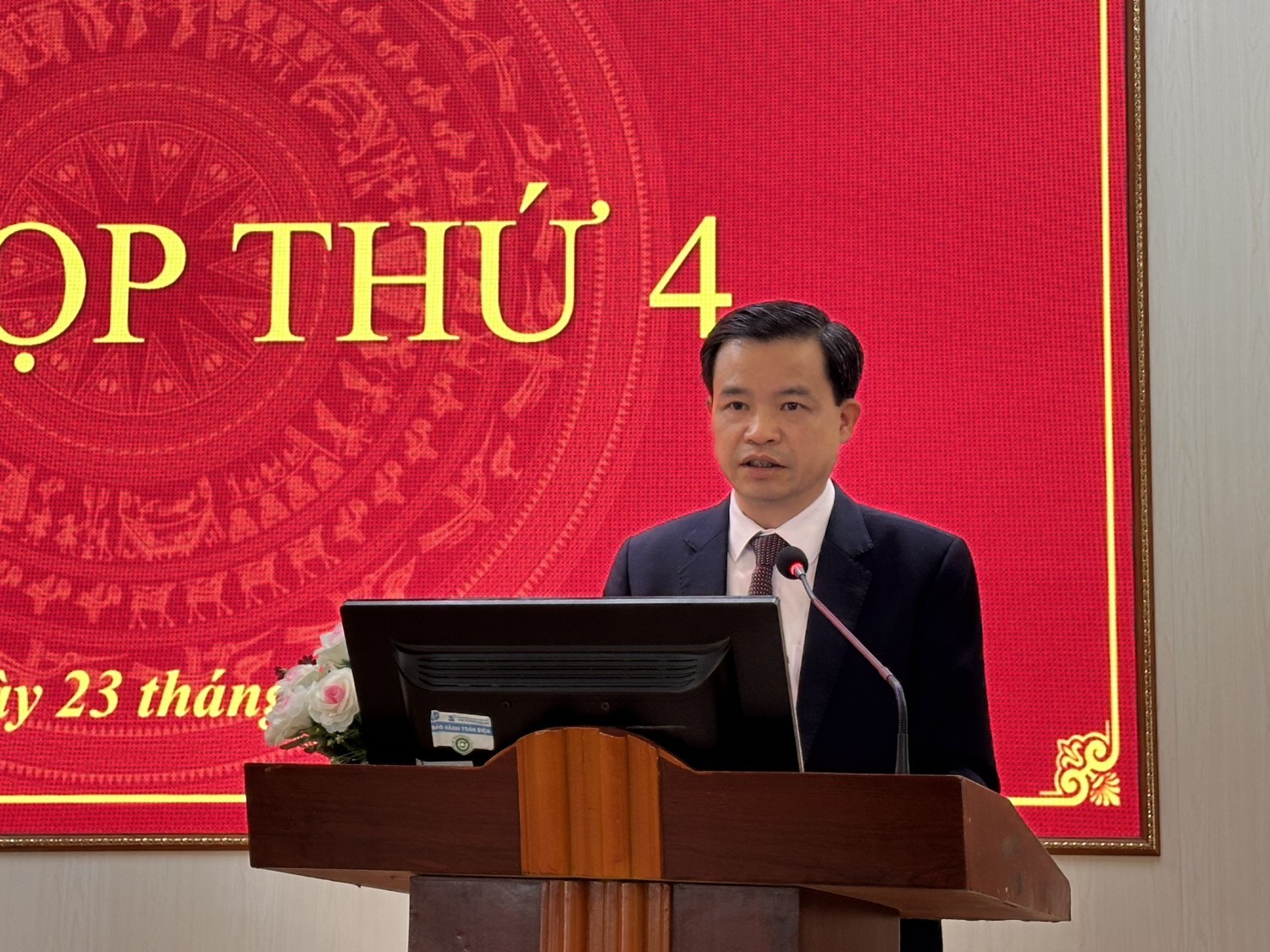 Phó Bí thư Thường trực Tỉnh uỷ, Chủ tịch HĐND tỉnh Bế Thanh Tịnh phát biểu chỉ đạo tại kỳ họp