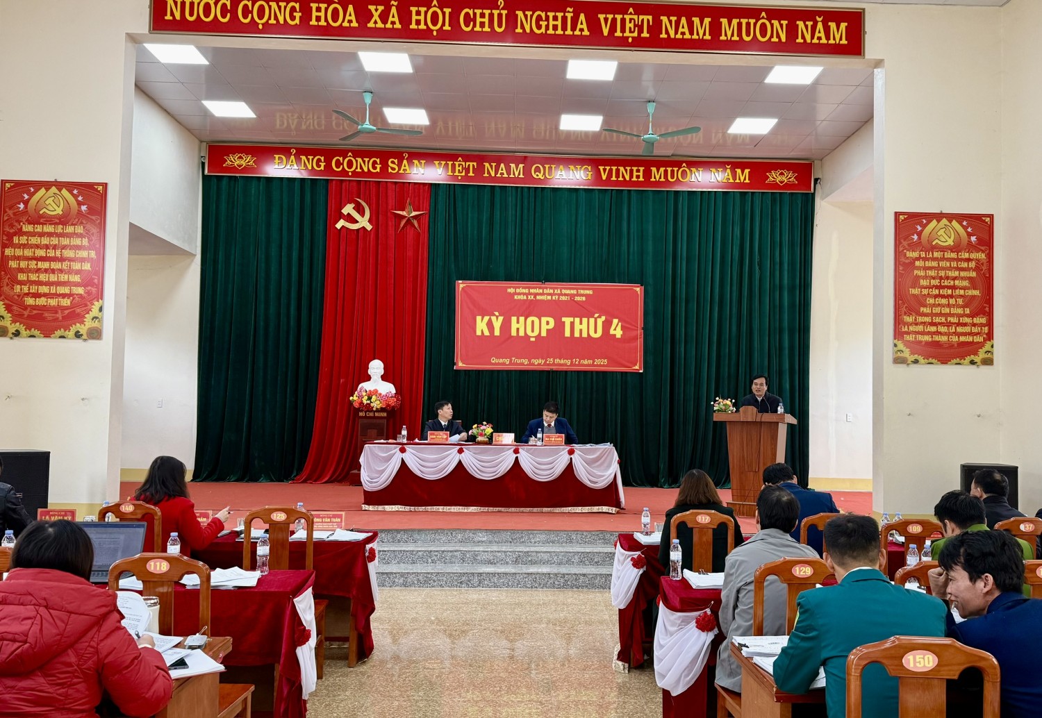 Toàn cảnh kỳ họp HĐND xã Quang Trung