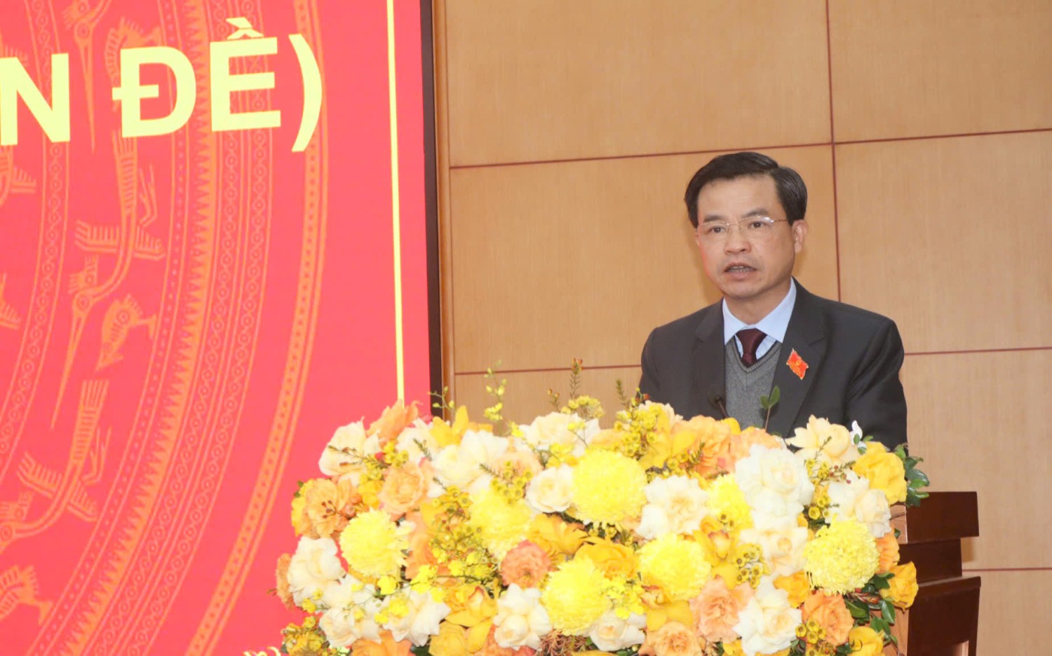 Phó Bí Thư Thường trực Tỉnh uỷ, Chủ tịch HĐND tỉnh Bế Thanh Tịnh phát biểu khai mạc kỳ họp