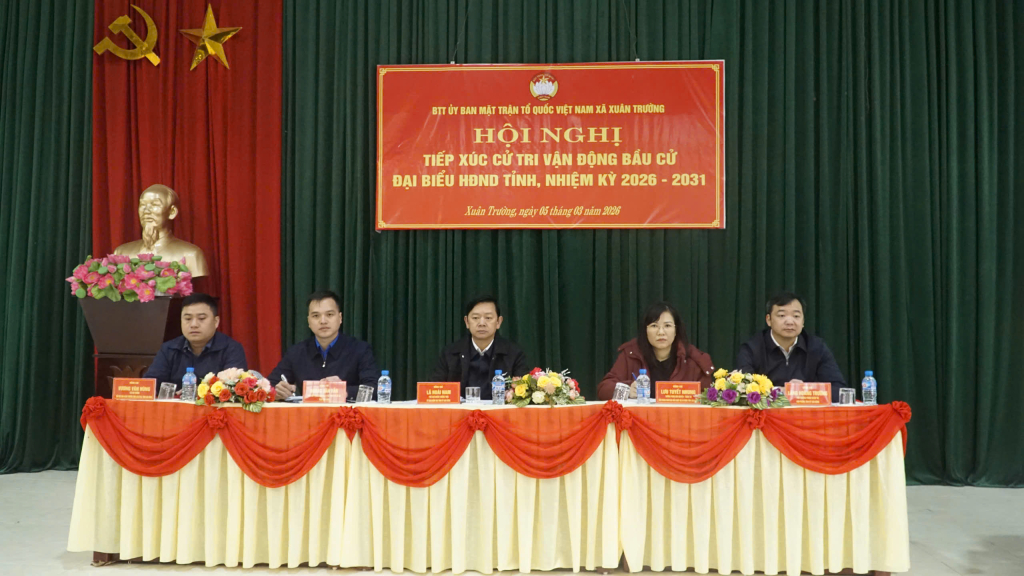 Các ứng cử viên đại biểu HĐND tỉnh đơn vị bầu cử số 14 tiếp xúc cử tri, vận động bầu cử tại xã Xuân Trường.