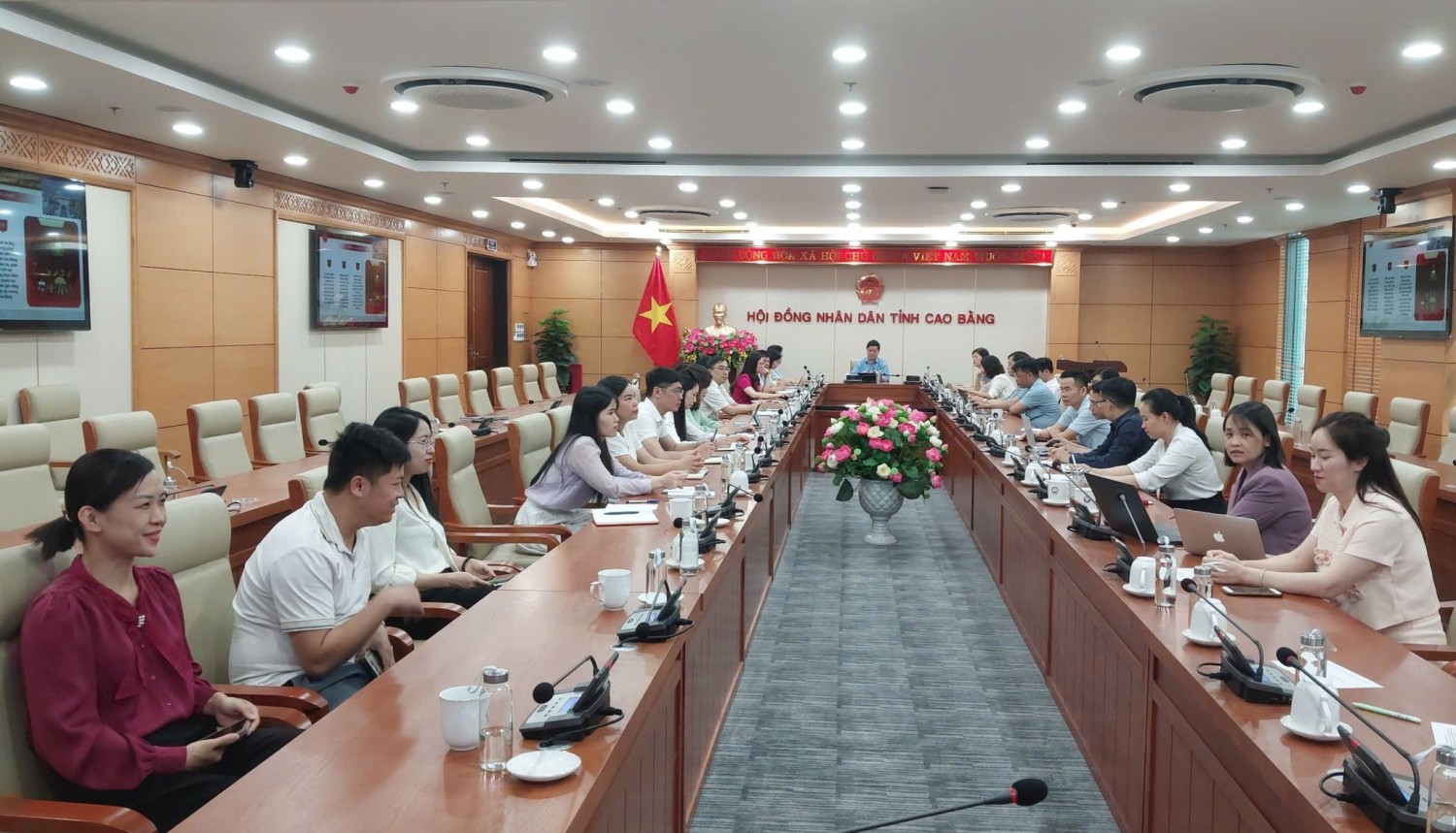 Các đại biểu dự Hội nghị trực tuyến tại điểm cầu Đảng bộ HĐND tỉnh