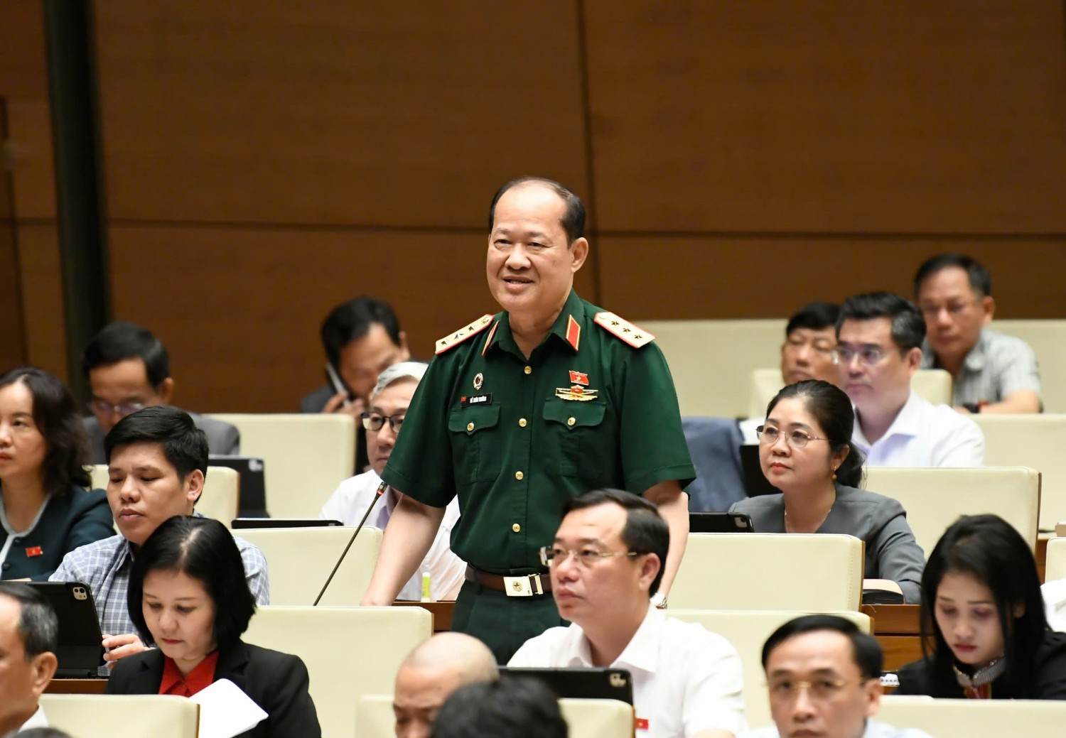 ĐBQH tỉnh Cao Bằng Bế Xuân Trường phát biểu thảo luận tại Hội trường