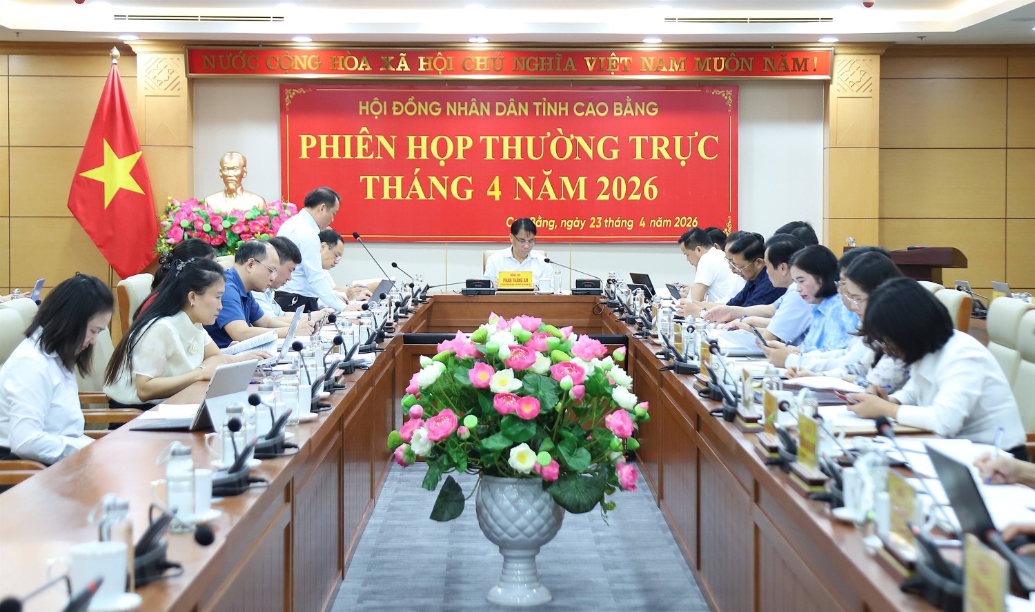 Toàn cảnh phiên họp Thường trực HĐND tỉnh tháng 4