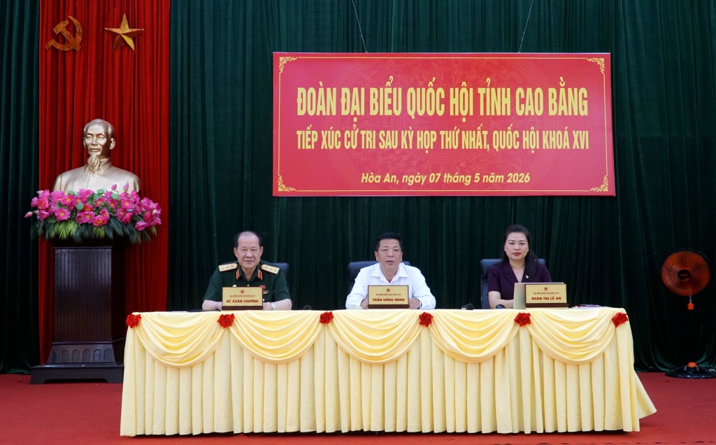 Các đại biểu Quốc hội TXCT tại xã Hòa An