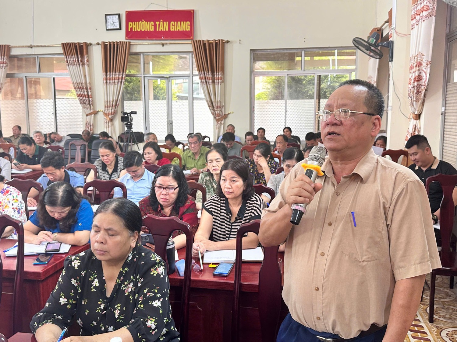 Cử tri phường Tân Giang phát biểu ý kiến