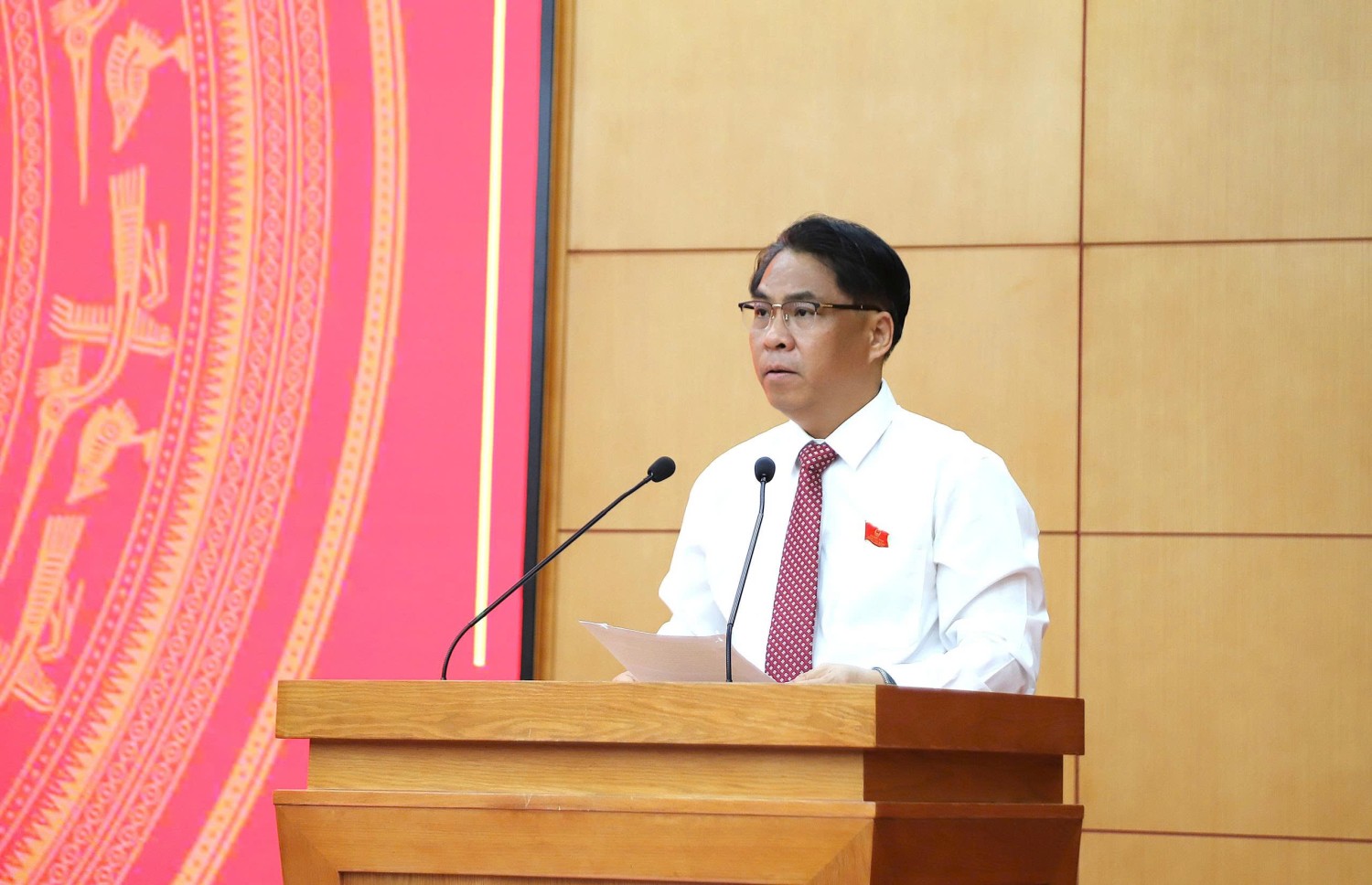 Đồng chí Phan Thăng An, Ủy viên Trung ương Đảng, Bí thư Tỉnh ủy, Chủ tịch HĐND tỉnh phát biểu khai mạc kỳ họp.