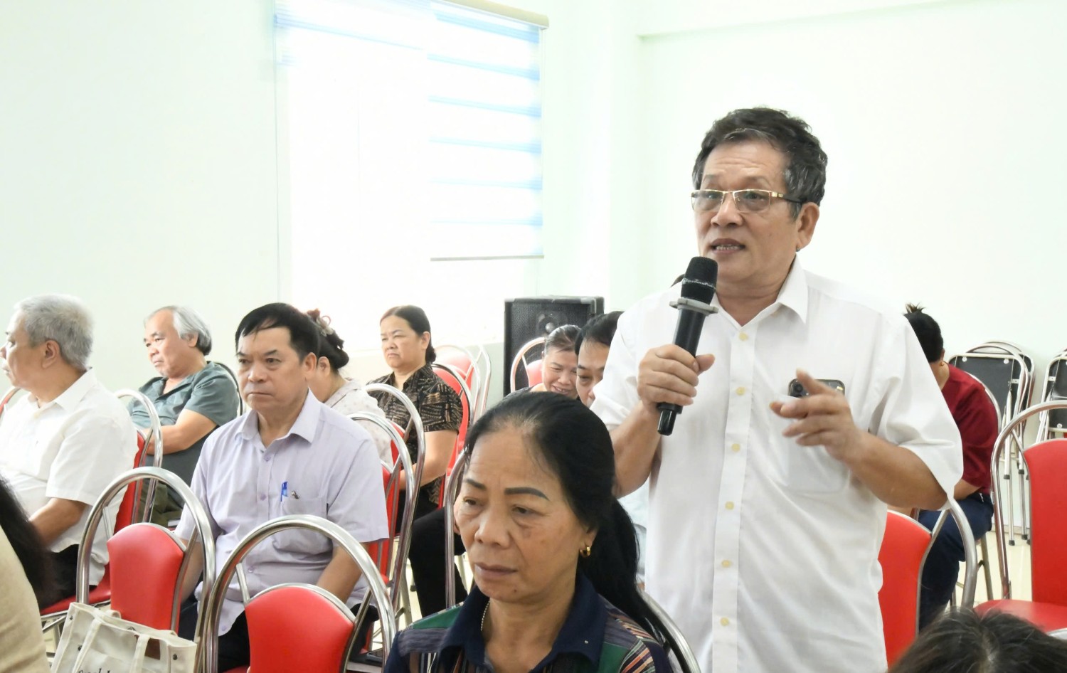 Cử tri phường Nùng Trí Cao phát biểu ý kiến