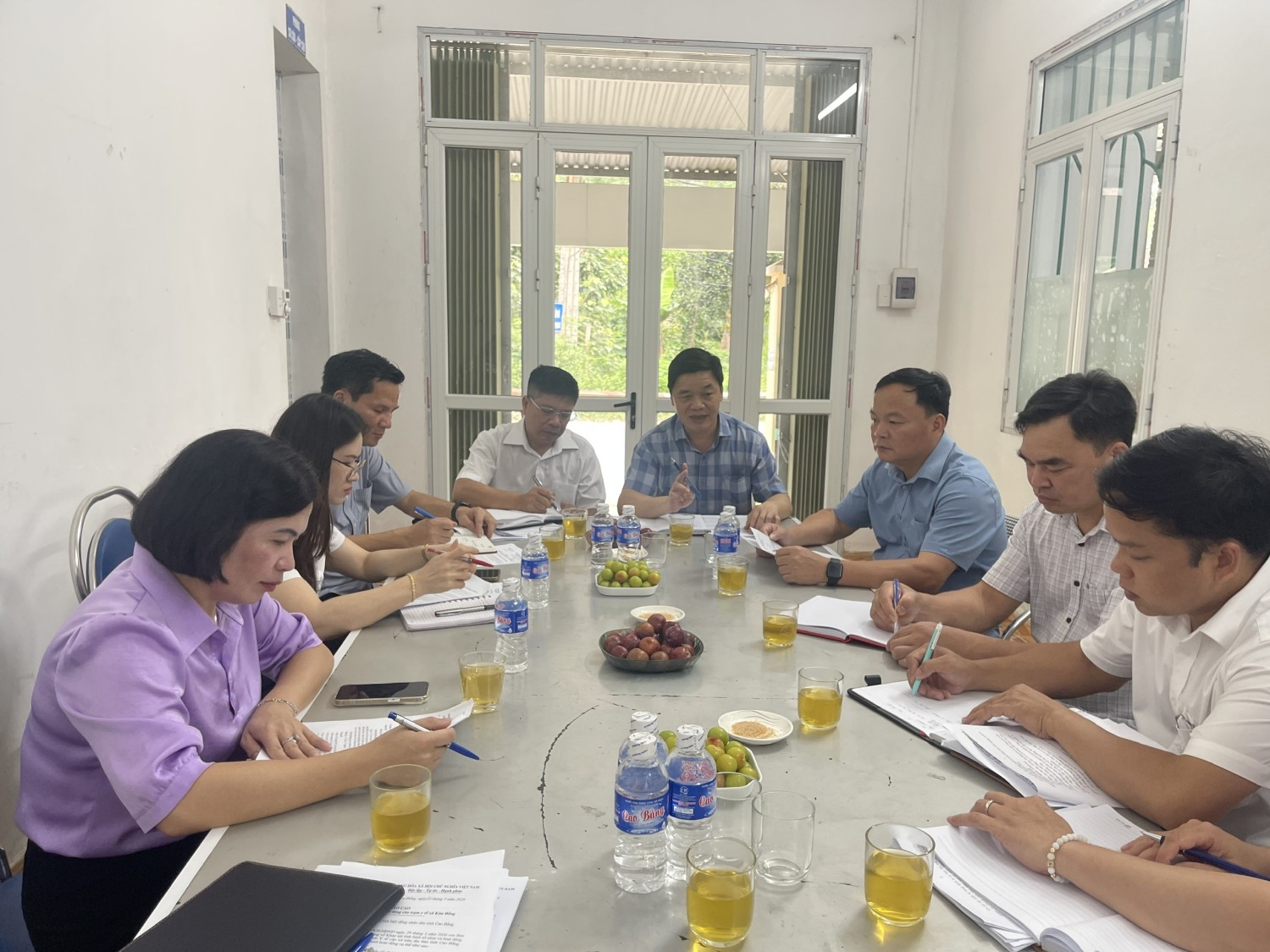 Đoàn khảo sát làm việc tại trụ sở Trạm Y tế xã Kim Đồng