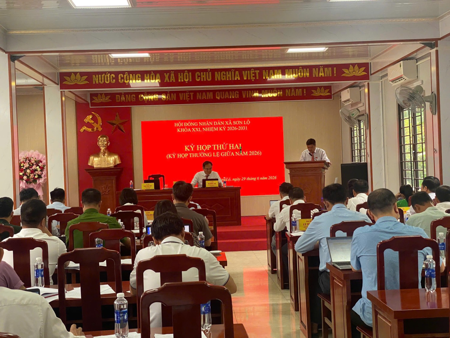 Toàn cảnh kỳ họp