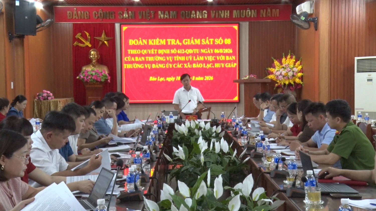 Quang cảnh buổi làm việc