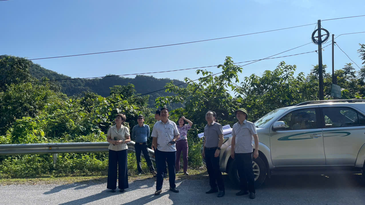 Đoàn khảo sát kiểm tra thực địa trên địa bàn xã Đức Long