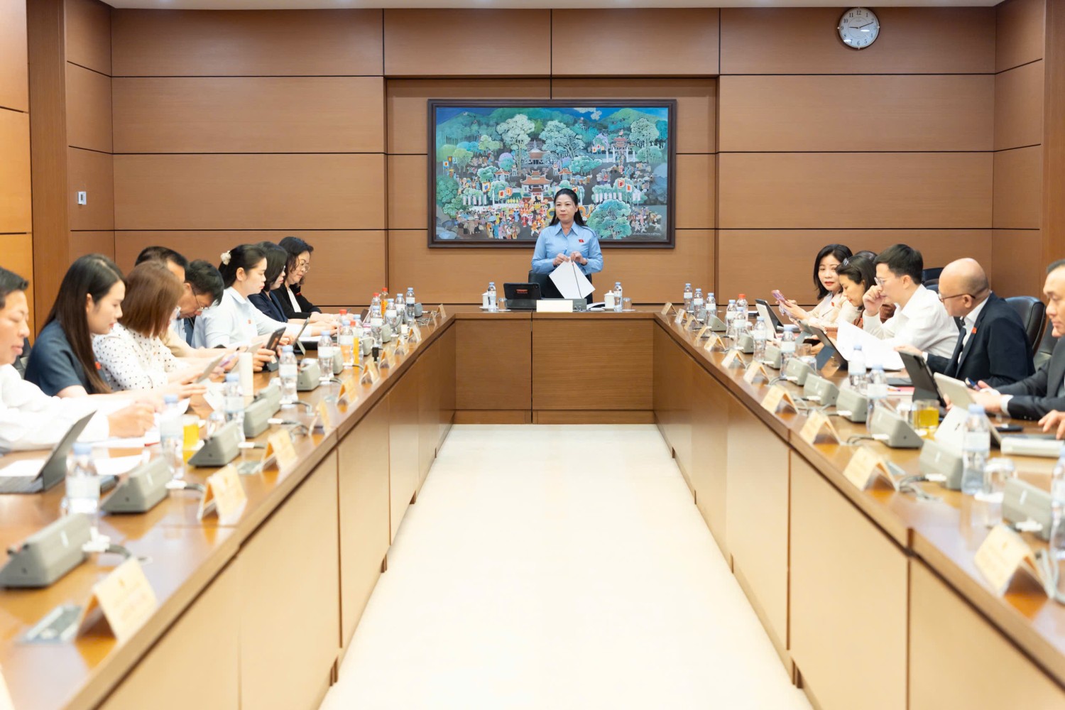 Quang cảnh thảo luận Tổ
