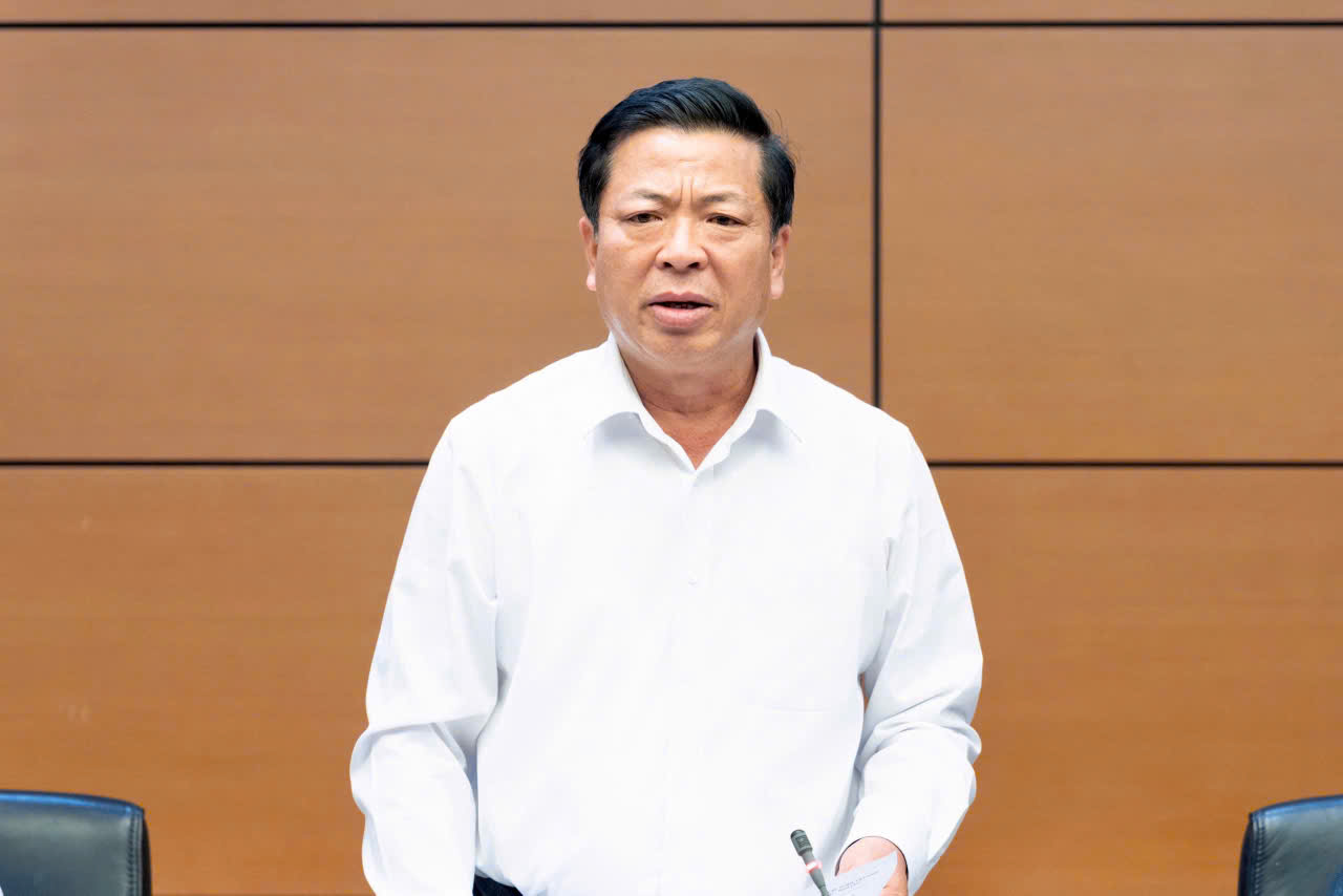 Đại biểu Trần Hồng Minh, Ủy viên Ban Chấp hành Trung ương Đảng, Bộ trưởng Bộ Xây dựng phát biểu tại tổ